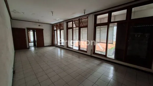 image DIJUAL GEDUNG PERKANTORAN RAYA KENDANGSARI (7)