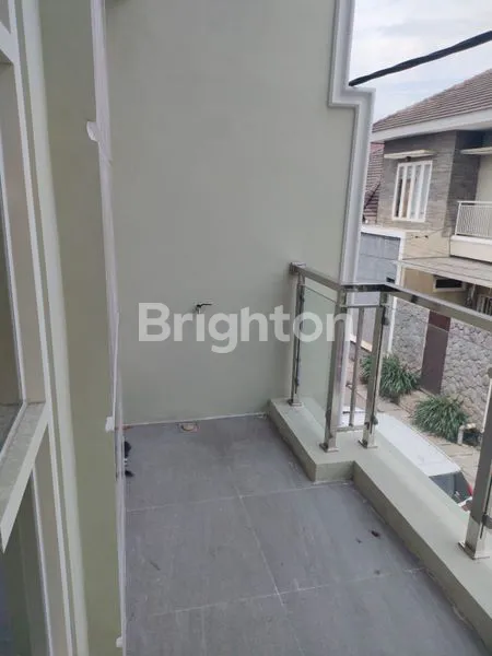 image DISEWAKAN RUMAH 2 LANTAI BARU GRESS DI LEBAK ARUM (8)