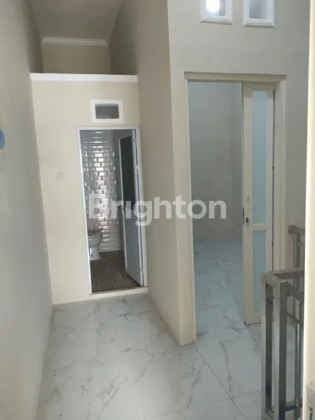 image DISEWAKAN RUMAH 2 LANTAI BARU GRESS DI LEBAK ARUM (4)