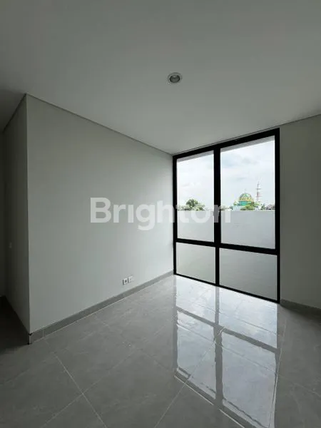 image RUMAH 2LT FR BARU GRESS FULL AC PELICAN HILL CITRALAND SURABAYA BARAT (5)