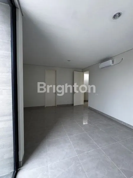 image RUMAH 2LT FR BARU GRESS FULL AC PELICAN HILL CITRALAND SURABAYA BARAT (4)