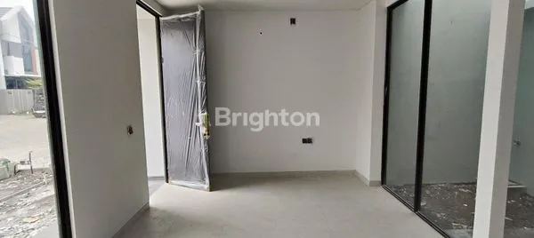 image BUTUH JUAL CEPAT\\\' RUMAH 2 LANTAI DENGAN INNER COURTYARD DILOKASI YANG SEDANG BERKEMBANG SURABAYA TIMUR (4)