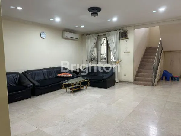 image RUMAH 2LANTAI DI LINGKUNGAN NYAMAN DAN PRESTISIUS (3)