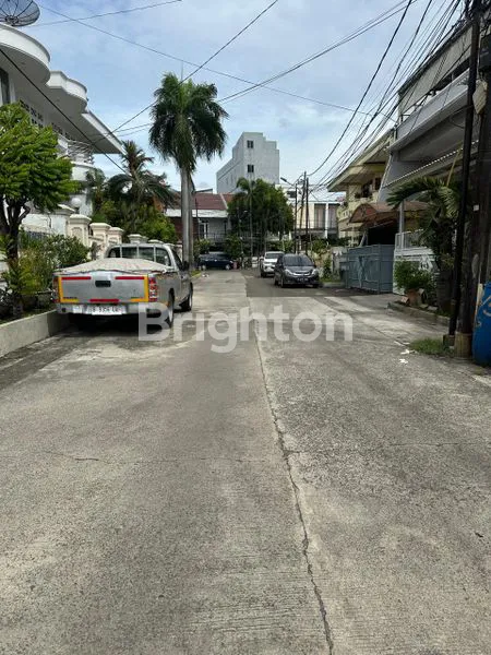 image RUMAH 2LANTAI DI LINGKUNGAN NYAMAN DAN PRESTISIUS (2)