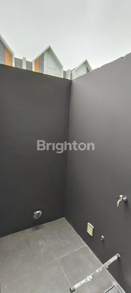 image BUTUH JUAL CEPAT\' RUMAH 2 LANTAI UNDER 1 M (2)