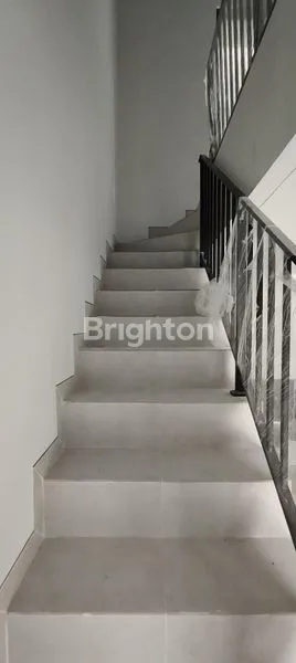 image BUTUH JUAL CEPAT\' RUMAH 2 LANTAI UNDER 1 M (6)