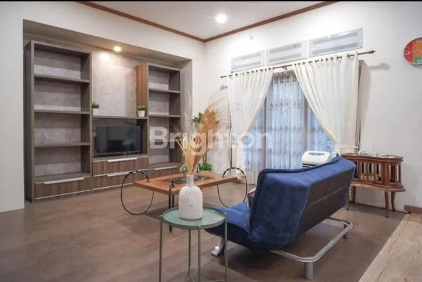 image RUMAH MEWAH 2,5 LANTAI DI MARGOREJO INDAH, LT 400M² (3)