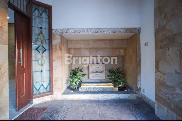 image RUMAH MEWAH 2,5 LANTAI DI MARGOREJO INDAH, LT 400M² (7)