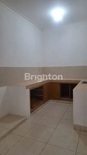 image RUMAH MEWAH SIAP HUNI DI KOTA WISATA CIBUBUR (8)