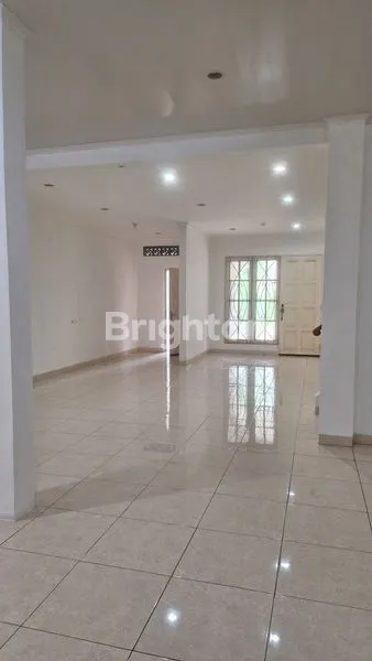 image RUMAH MEWAH SIAP HUNI DI KOTA WISATA CIBUBUR (5)