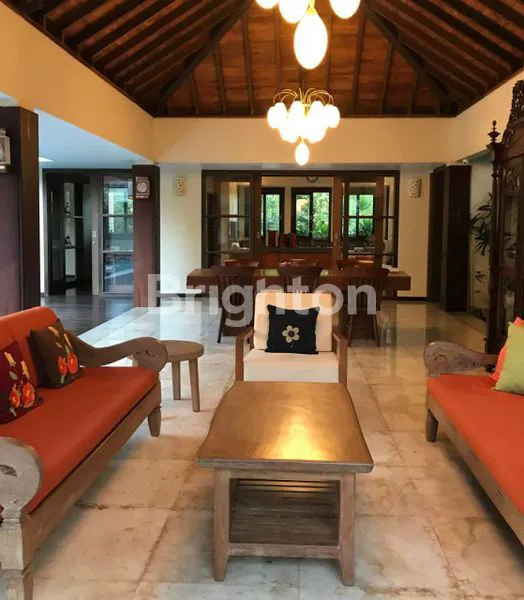 image RUMAH LUAS DI LINGKUNGAN OLD MONEY TERAS AYUNG (6)