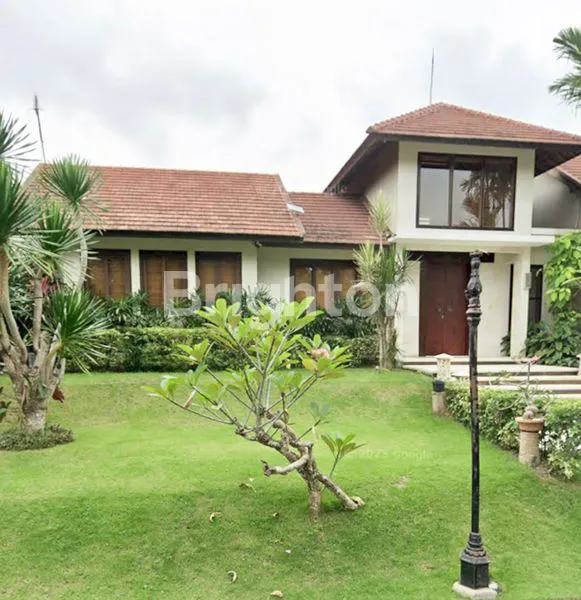 image RUMAH LUAS DI LINGKUNGAN OLD MONEY TERAS AYUNG (2)