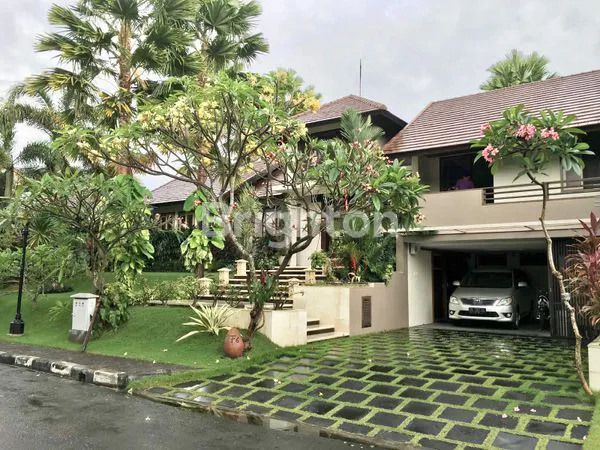 image RUMAH LUAS DI LINGKUNGAN OLD MONEY TERAS AYUNG (1)