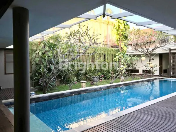 image RUMAH LUAS DI LINGKUNGAN OLD MONEY TERAS AYUNG (4)