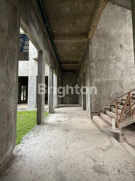 image DI JUAL RUMAH GOLF VIEW GRAHA FAMILI SURABAYA (8)