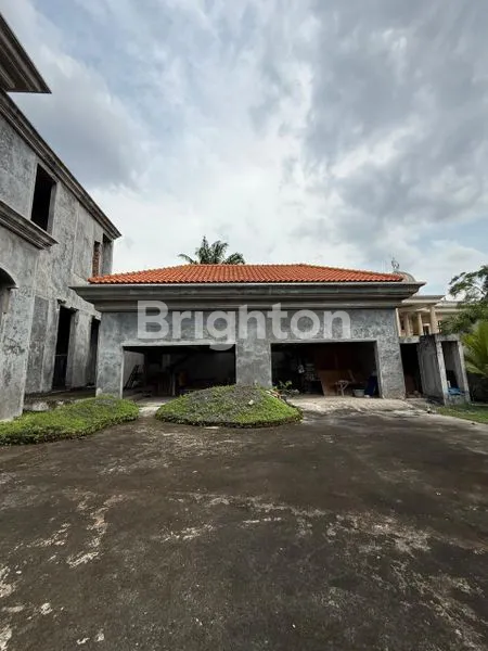 image DI JUAL RUMAH GOLF VIEW GRAHA FAMILI SURABAYA (7)