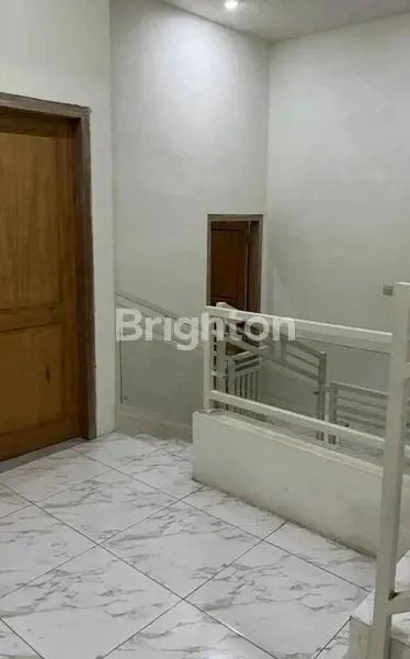 image RUMAH 3 LANTAI DEKAT MALL DAN KAMPUS DI SUKUN KOTA MALANG (1)