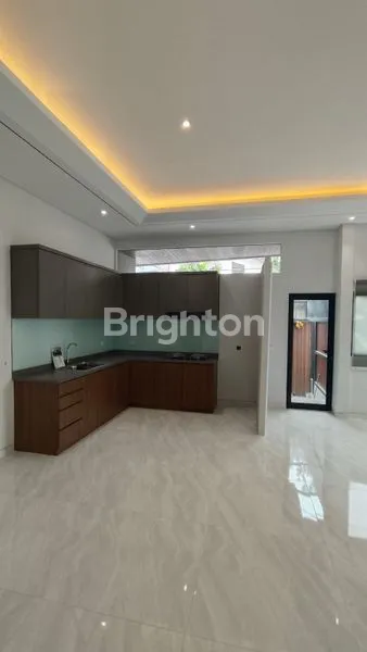 image RUMAH MEWAH HOOK MANYAR, LT 157M², 4+1 KT SIAP HUNI DEKAT PETRA (5)