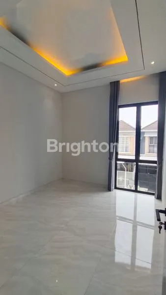 image RUMAH MEWAH HOOK MANYAR, LT 157M², 4+1 KT SIAP HUNI DEKAT PETRA (8)