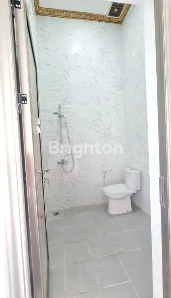 image RUMAH MEWAH 2 LANTAI DI MANYAR, DEKAT SEKOLAH PETRA (8)