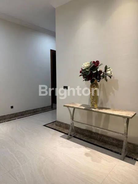 image RUMAH EKSKLUSIF (NEW GRESS) DI GRAHA FAMILI : KAWASAN ELIT SURABAYA BARAT, DEKAT PAKUWON MALL, MAYJEND SUNGKONO, HR MUHAMMAD (4)