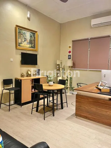 image RUMAH HOOK FULL FURNISHED DENGAN LUAS TANAH 587 M² DI DAERAH JL ISKANDAR MUDA - JL WAHID HASYIM - JL ABDULLAH LUBIS - LOKASI STRATEGIS DEKAT KE BERBAGAI HOTEL DAN PERKANTORAN BISNIS DI MEDAN (2)