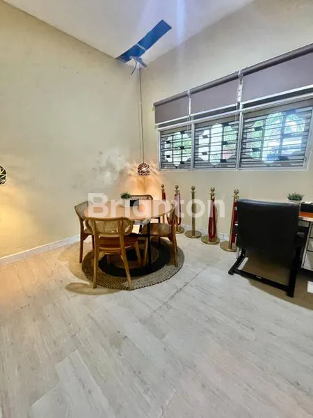 image RUMAH HOOK FULL FURNISHED DENGAN LUAS TANAH 587 M² DI DAERAH JL ISKANDAR MUDA - JL WAHID HASYIM - JL ABDULLAH LUBIS - LOKASI STRATEGIS DEKAT KE BERBAGAI HOTEL DAN PERKANTORAN BISNIS DI MEDAN (4)