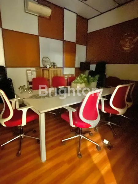 image RUMAH HOOK FULL FURNISHED DENGAN LUAS TANAH 587 M² DI DAERAH JL ISKANDAR MUDA - JL WAHID HASYIM - JL ABDULLAH LUBIS - LOKASI STRATEGIS DEKAT KE BERBAGAI HOTEL DAN PERKANTORAN BISNIS DI MEDAN (7)