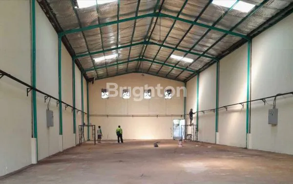 image DI SEWA GUDANG, BANDUNG (1)