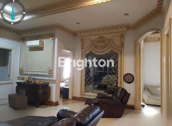 image RUMAH MEWAH BERGAYA EROPA TIGA SETENGAH LANTAI, LOKASINYA STRATEGIS, AKSES MUDAH KEMANA MANA CENGKARENG JAKARTA BARAT (8)