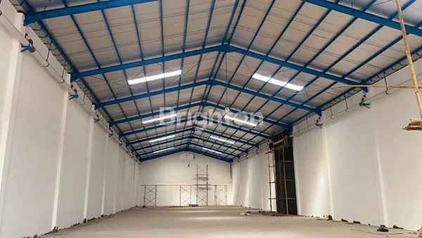 image GUDANG STRATEGIS DI MANYAR, DEKAT JIIPE, SIAP PAKAI (2)