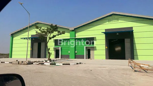 image GUDANG STRATEGIS DI MANYAR, DEKAT JIIPE, SIAP PAKAI (1)