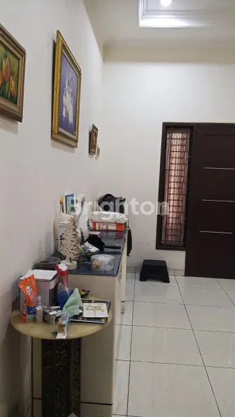 image DI JUAL CEPAT RUMAH 2 LANTAI POSISI HOOK, RAPI DAN SIAP HUNI DI KOMPLEK BCS KELAPA GADING JAKARTA UTARA (2)