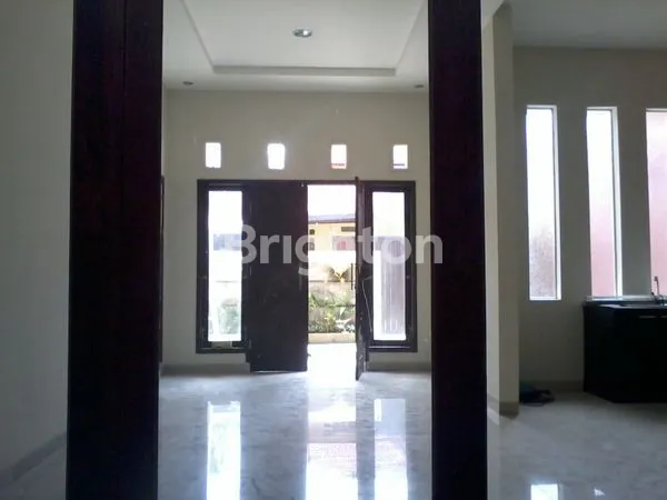 image DISEWAKAN RUMAH FULL FURNISH PERUM PURI KESAMBI KEROBOKAN (3)