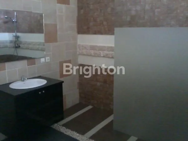 image DISEWAKAN RUMAH FULL FURNISH PERUM PURI KESAMBI KEROBOKAN (4)