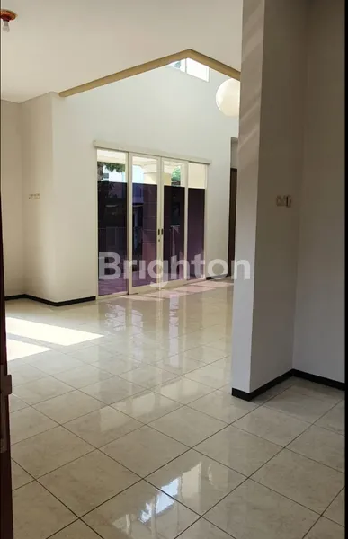 image GRAHA FAMILY RUMAH SIAP HUNI DISEWAKAN JARANG ADA LOKASI ELIT SBY BARAT (6)
