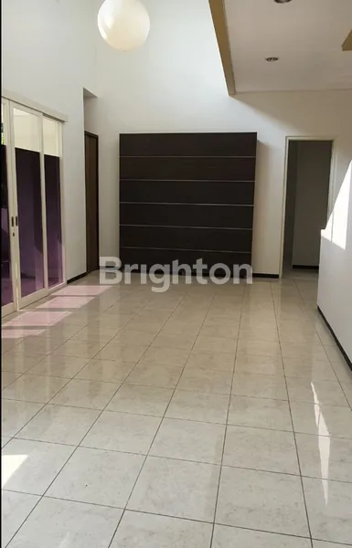 image GRAHA FAMILY RUMAH SIAP HUNI DISEWAKAN JARANG ADA LOKASI ELIT SBY BARAT (1)