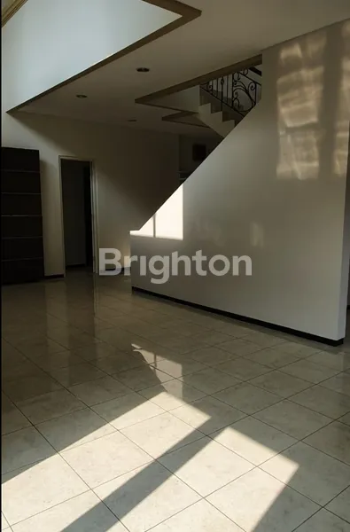 image GRAHA FAMILY RUMAH SIAP HUNI DISEWAKAN JARANG ADA LOKASI ELIT SBY BARAT (4)