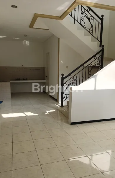 image GRAHA FAMILY RUMAH SIAP HUNI DISEWAKAN JARANG ADA LOKASI ELIT SBY BARAT (2)