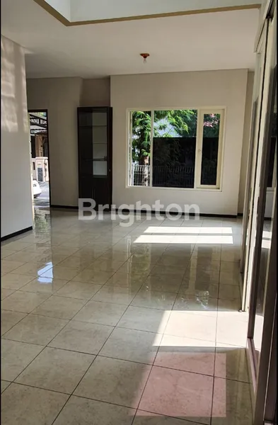 image GRAHA FAMILY RUMAH SIAP HUNI DISEWAKAN JARANG ADA LOKASI ELIT SBY BARAT (3)