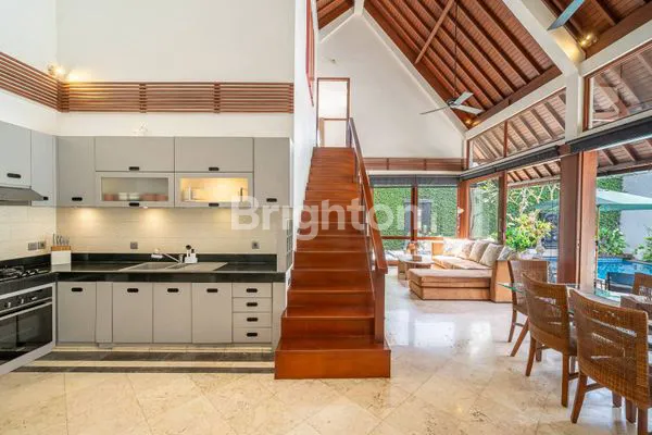 image JUAL / SEWA VILLA MEWAH 2 LANTAI DI UMALAS  (5)