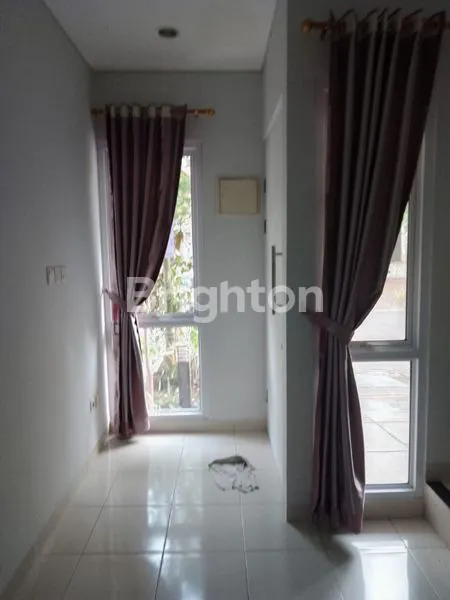 image RUMAH 2 LANTAI SEMI FURNISHED DI VIRGINIA VILLAGE – GADING SERPONG | DEPAN TAMAN | HARGA 750 JT (6)