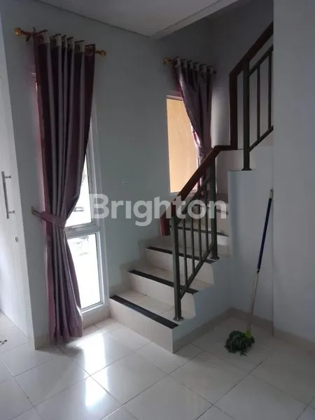 image RUMAH 2 LANTAI SEMI FURNISHED DI VIRGINIA VILLAGE – GADING SERPONG | DEPAN TAMAN | HARGA 750 JT (3)