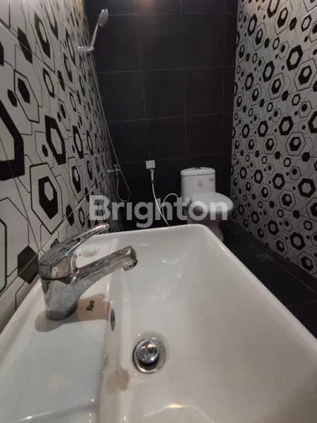 image RUMAH 3 LANTAI KAWASAN PERUMAHAN ELIT DI TLOGOMAS KOTA MALANG (5)