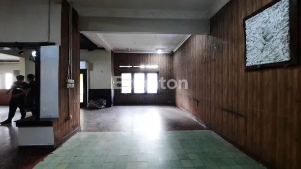 image RUANG USAHA DI MAINROAD PAJAJARAN (2)