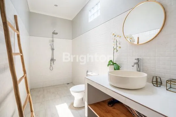 image VILLA MEWAH FURNISHED DI PADANG LINJONG CANGGU (6)