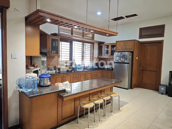 image HUNIAN PREMIUM MEKARWANGI [ MEKAR RAHARJA ]| TAMAN DEPAN & BELAKANG LUAS | SEMI FURNISHED (3)