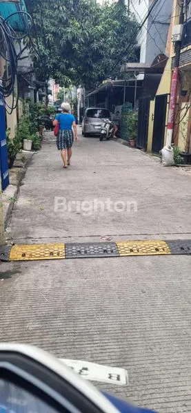 image RUMAH 3 LANTAI DI TELUK GONG, LT 75/LB 170 (2)