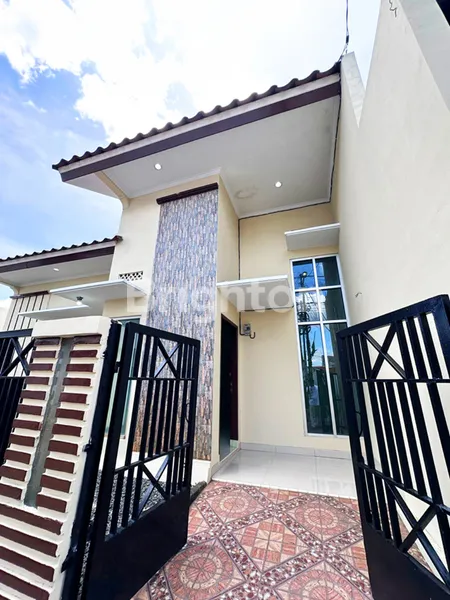 image RUMAH HOOK TANAH LUAS DI PAMULANG - ADA RUANG KANTOR SENDIRI! (1)