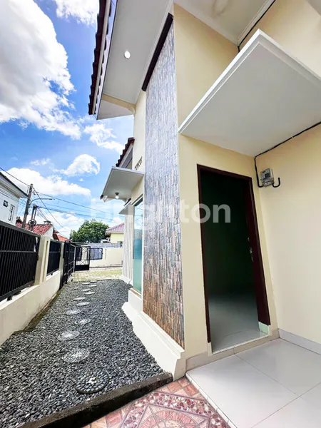 image RUMAH HOOK TANAH LUAS DI PAMULANG - ADA RUANG KANTOR SENDIRI! (3)